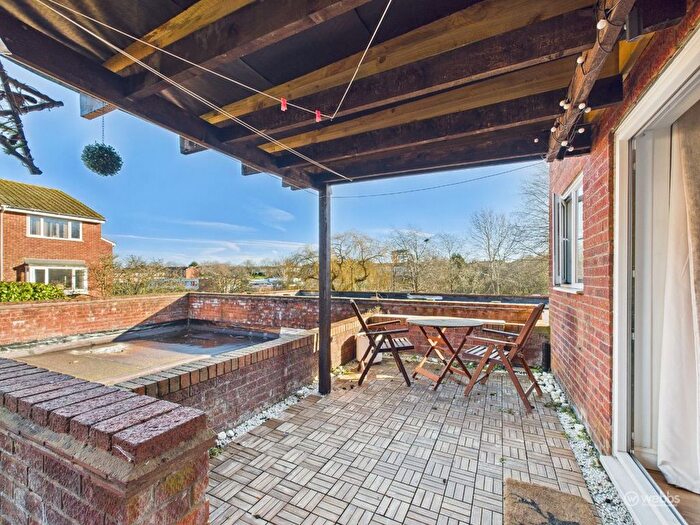 1 Bedroom Flat For Sale In Bellfield, Forestdale, Croydon, CR0