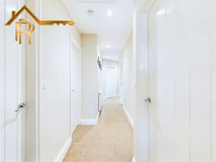 3 Bedroom Bungalow For Sale In Thorndon Avenue, West Horndon, CM13
