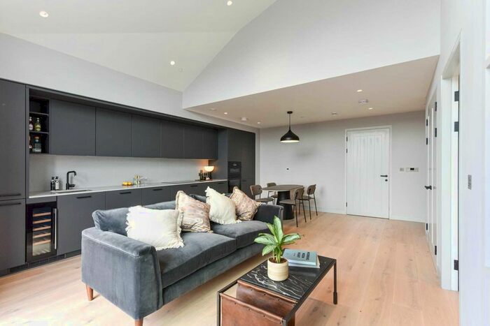 1 Bedroom Flat To Rent In Ganton Street, Soho, W1F