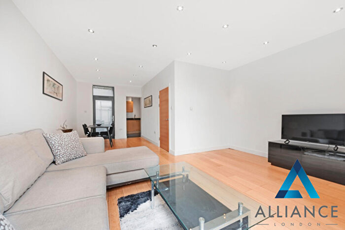 4 Bedroom Terraced House To Rent In Clemence Street, London, E14