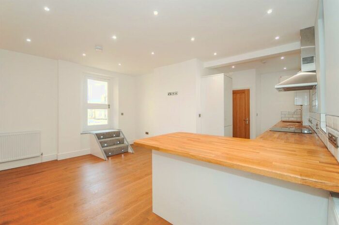 1 Bedroom Apartment To Rent In High Street, Newmarket, CB8