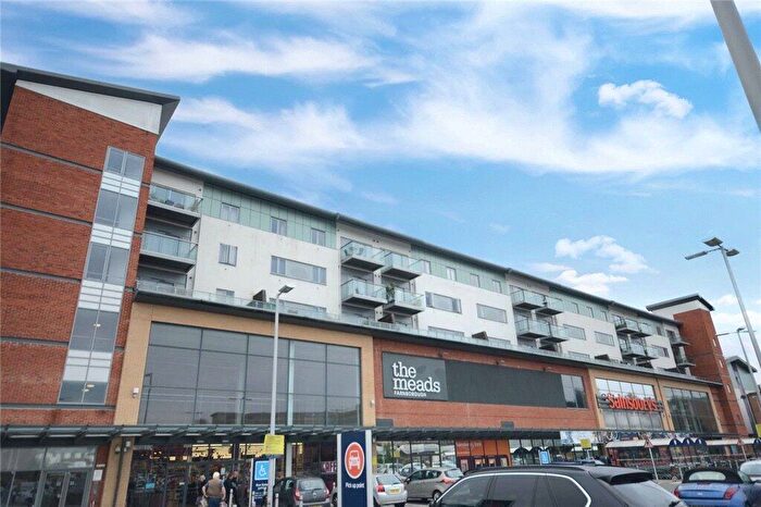 2 Bedroom Apartment For Sale In Queensmead, Farnborough, Hampshire, GU14