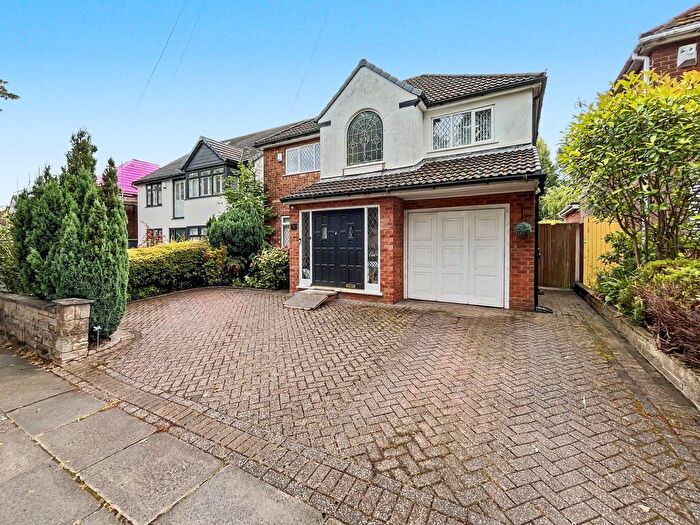 3 Bedroom Detached House For Sale In Manchester Road, Bury, BL9