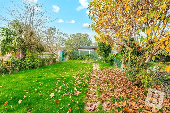 2 Bedroom Bungalow For Sale In Derby Avenue, Upminster, RM14