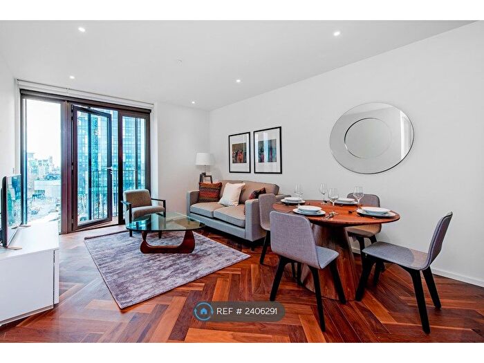 2 Bedroom Flat To Rent In New Union Square, London, SW11