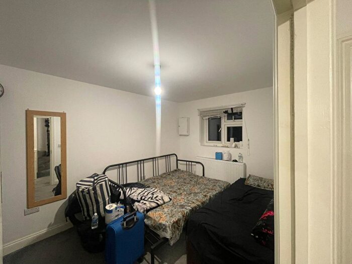 5 Bedroom Semi-Detached House To Rent In Cherry Walk, Rainham, RM13