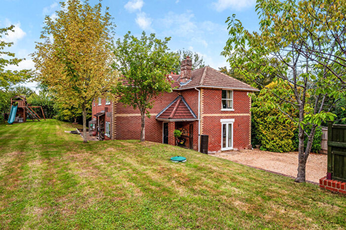 4 Bedroom Detached House For Sale In Botley Road, Curbridge, SO30
