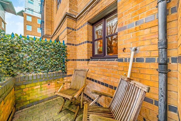 2 Bedroom Flat For Sale In Wapping High Street, London, E1W