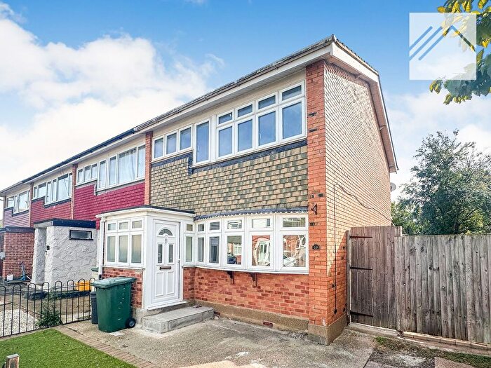 3 Bedroom Semi-Detached House To Rent In Brewster Close, Canvey Island, SS8