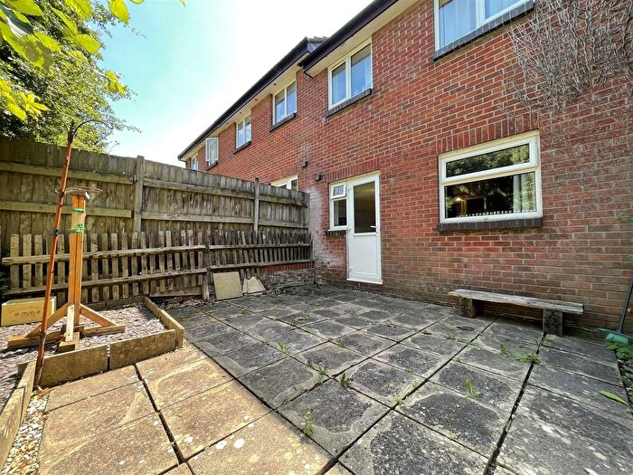 1 Bedroom Flat For Sale In Pipit Close, Weymouth, DT3