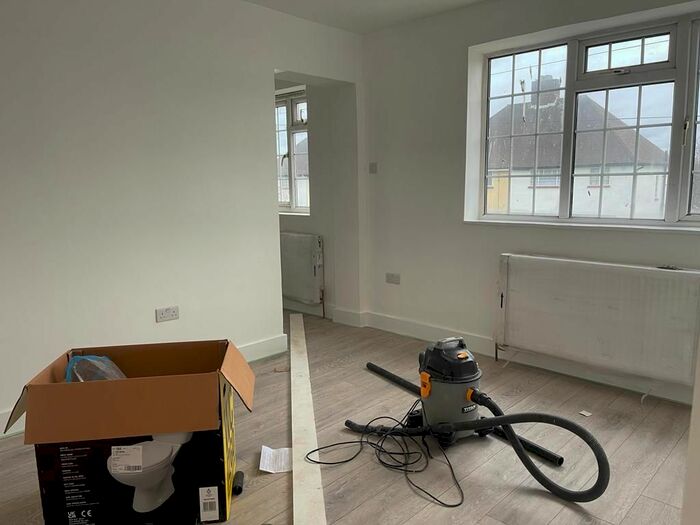 Studio To Rent In Farndale Avenue, London, N13