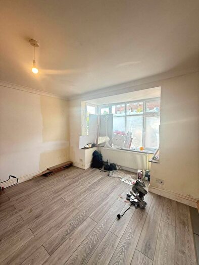 3 Bedroom Terraced House To Rent In Allenby Road, Southall, UB1