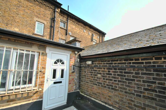 2 Bedroom Flat To Rent In High Street, Southend-On-Sea, SS1