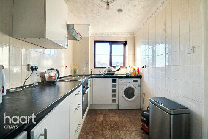 1 Bedroom Flat For Sale In Conway Gardens, Grays, RM17