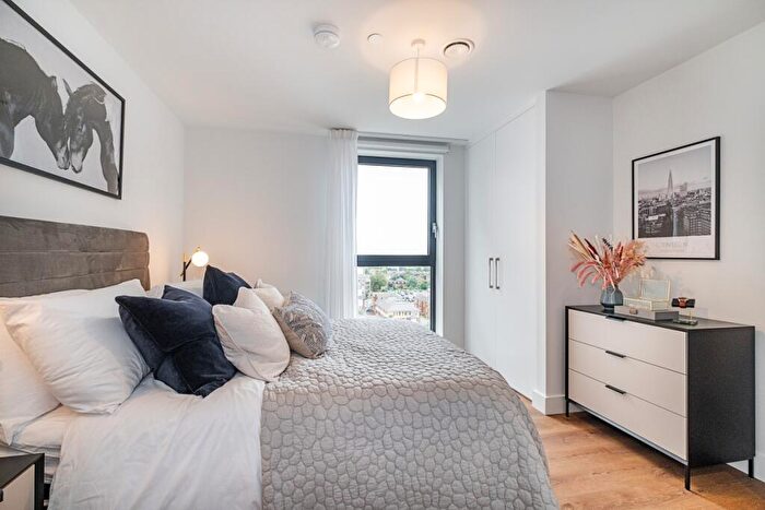 2 Bedroom Apartment To Rent In Garden Boulevard Maidenhead, SL6