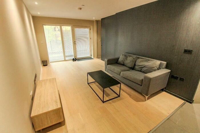 1 Bedroom Apartment To Rent In City Gardens, Castlefield, M15