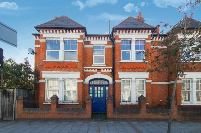 1 Bedroom Property To Rent In Tooting Bec Road, Tooting Bec, SW17