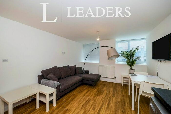 2 Bedroom Flat To Rent In Isambard Brunel Road, Portsmouth, PO1