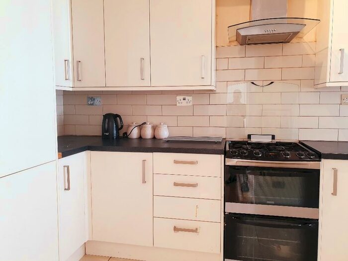 1 Bedroom Flat To Rent In Miranda Road, Archway, N19
