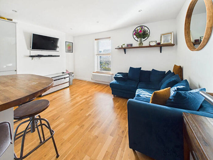 3 Bedroom Flat To Rent In Old Shoreham Road, Shoreham-by-Sea, BN43