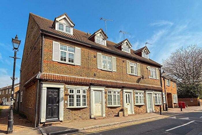 3 Bedroom End Of Terrace House To Rent In Colnbrook, Berkshire, SL3