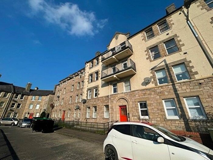 2 Bedroom Flat To Rent In Piershill Square West, Piershill, Edinburgh, EH8