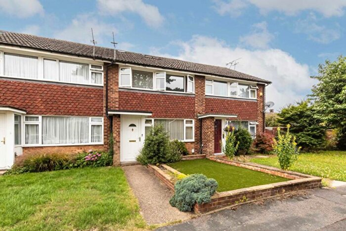 4 Bedroom House To Rent In Monaveen Gardens, West Molesey, KT8