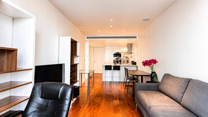 2 Bedroom Apartment For Sale In The Heron Building, More Street, City, EC2Y - Photo 4