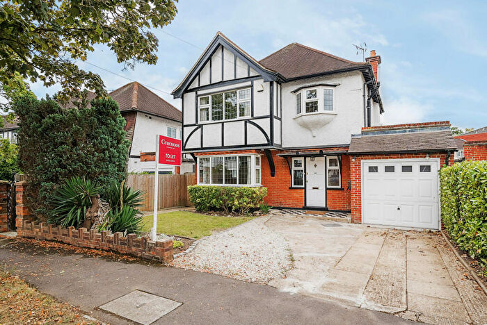 4 Bedroom Detached House To Rent In Garrick Close., Walton-on-Thames, KT12