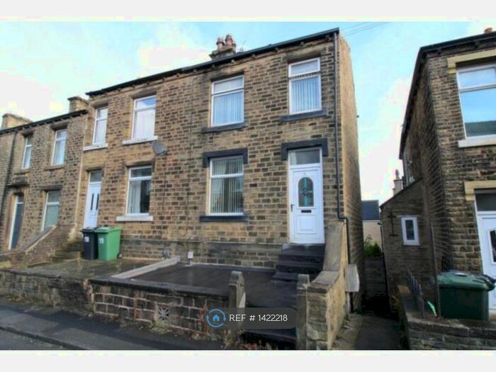 3 Bedroom End Of Terrace House To Rent In Chapel Terrace, Huddersfield, HD4