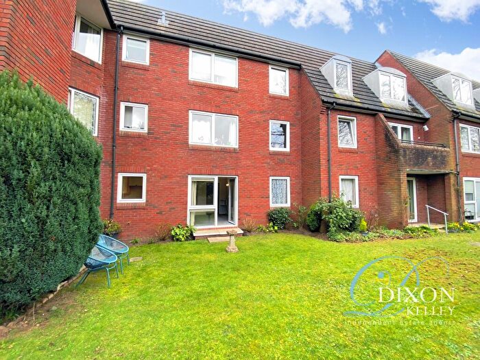 1 Bedroom Flat For Sale In Homelands House, Ringwood Road, Ferndown, Dorset, BH22