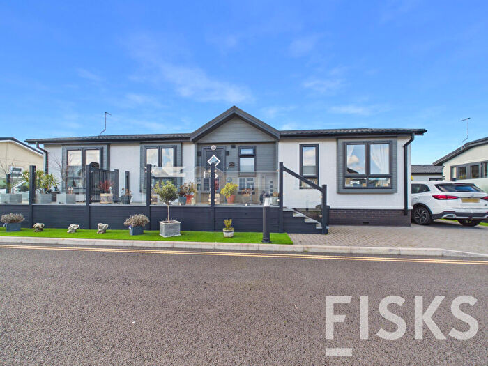 2 Bedroom Park Home For Sale In Coastal Drive, Canvey Island, SS8