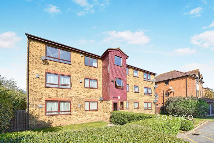 2 Bedroom Flat To Rent In Essex Road, RM6