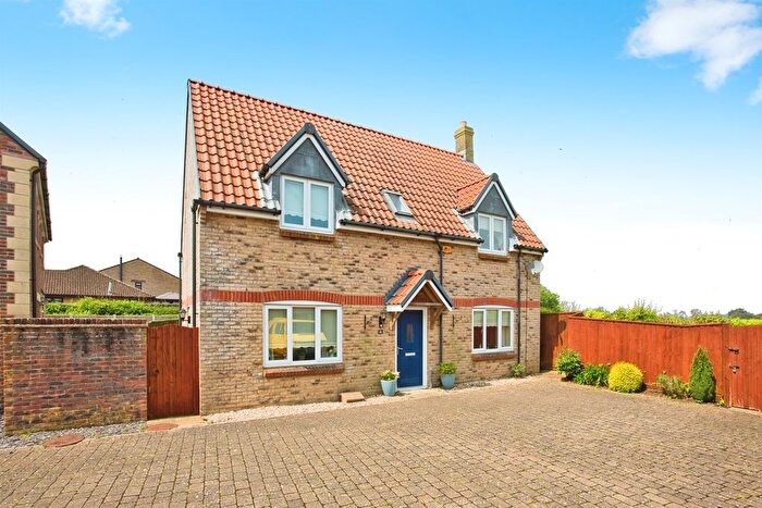 3 Bedroom Detached House For Sale In Willow Way, Crewkerne, TA18