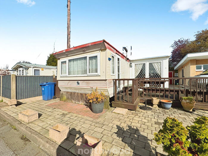 3 Bedroom Caravan For Sale In Mount Pleasant, Moorends, Doncaster, DN8