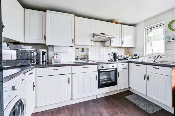 3 Bedroom Semi-Detached House For Sale In Nightingale Place, Woolwich, London, SE18