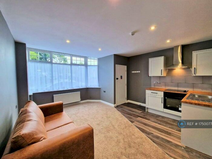 1 Bedroom Flat To Rent In Station Road, Northfield, Birmingham, B31