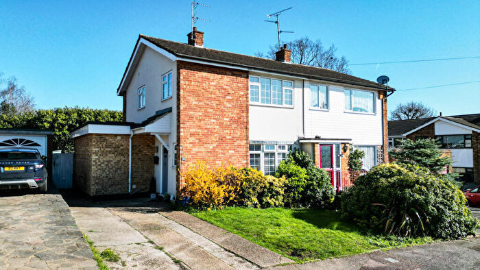 3 Bedroom Semi Detached House For Sale In Dandies Chase, Leigh-on-sea, SS9