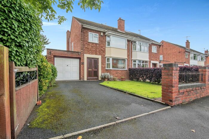 3 Bedroom Semi-Detached House For Sale In Vivian Avenue, Rushwick, Worcester, WR2