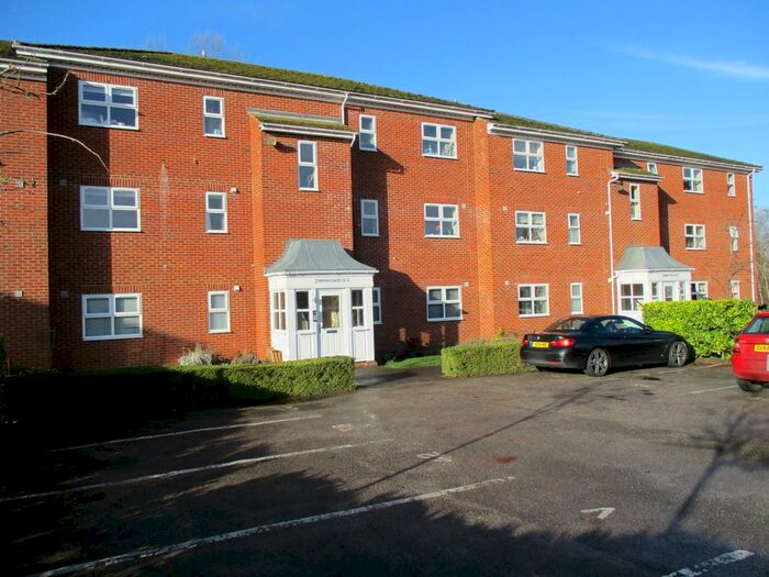 2 Bedroom Flat To Rent In Guillemot Court, Aylesbury, HP19