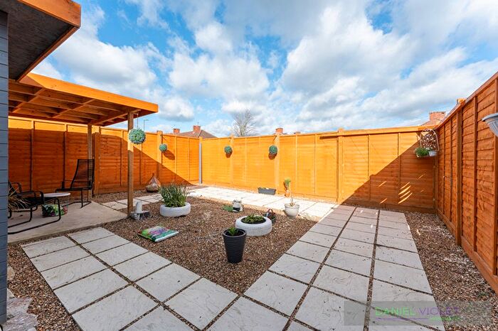 2 Bedroom Maisonette To Rent In Tewkesbury Road, Carshalton, SM5
