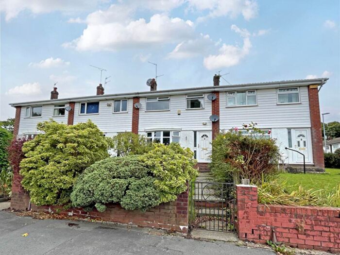 3 Bedroom Town House For Sale In Kensington Avenue, Royton, OL2