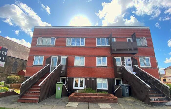 1 Bedroom Flat To Rent In Brentwood Road, Gidea Park, Romford, RM1