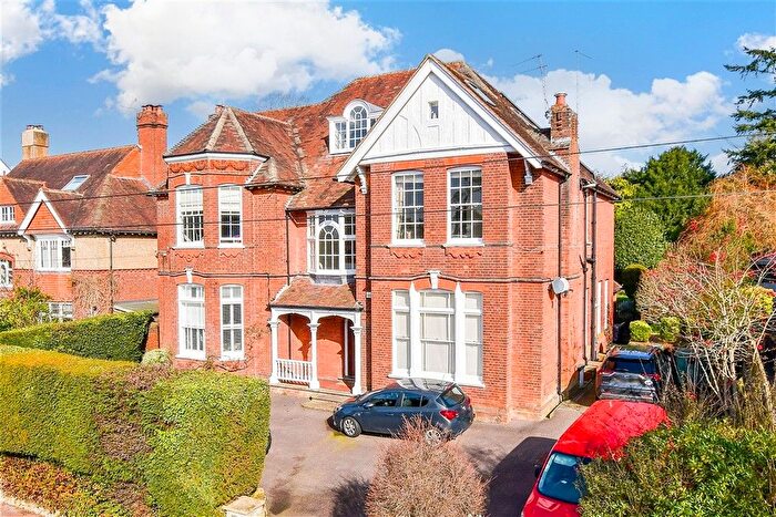 2 Bedroom Flat For Sale In Boyne Park, Tunbridge Wells, Kent, TN4