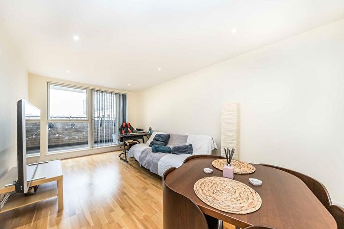 1 Bedroom Flat To Rent In Great Suffolk Street, Great Suffolk Street, SE1
