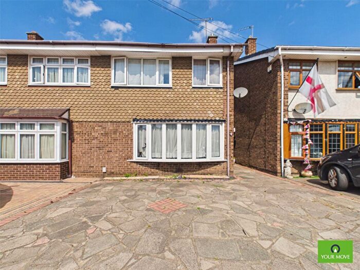 4 Bedroom Semi-Detached House For Sale In Fulmar Road, Hornchurch, Havering, RM12