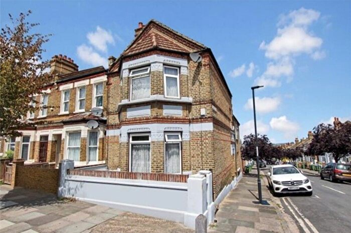 5 Bedroom End Of Terrace House To Rent In Brewery Road, Plumstead London, SE18