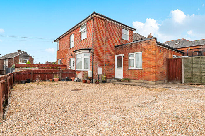2 Bedroom Flat For Sale In Kinson Road, Bournemouth, BH10
