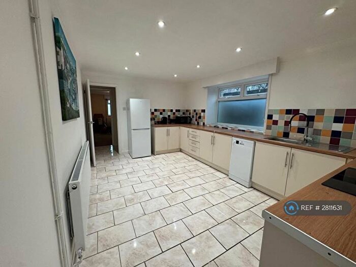 2 Bedroom Flat To Rent In Folkestone Road, Dover, CT17