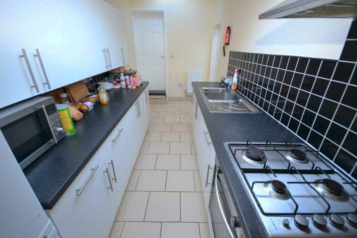 3 Bedroom Terraced House To Rent In Blenheim Gardens, Reading, Berkshire, RG1